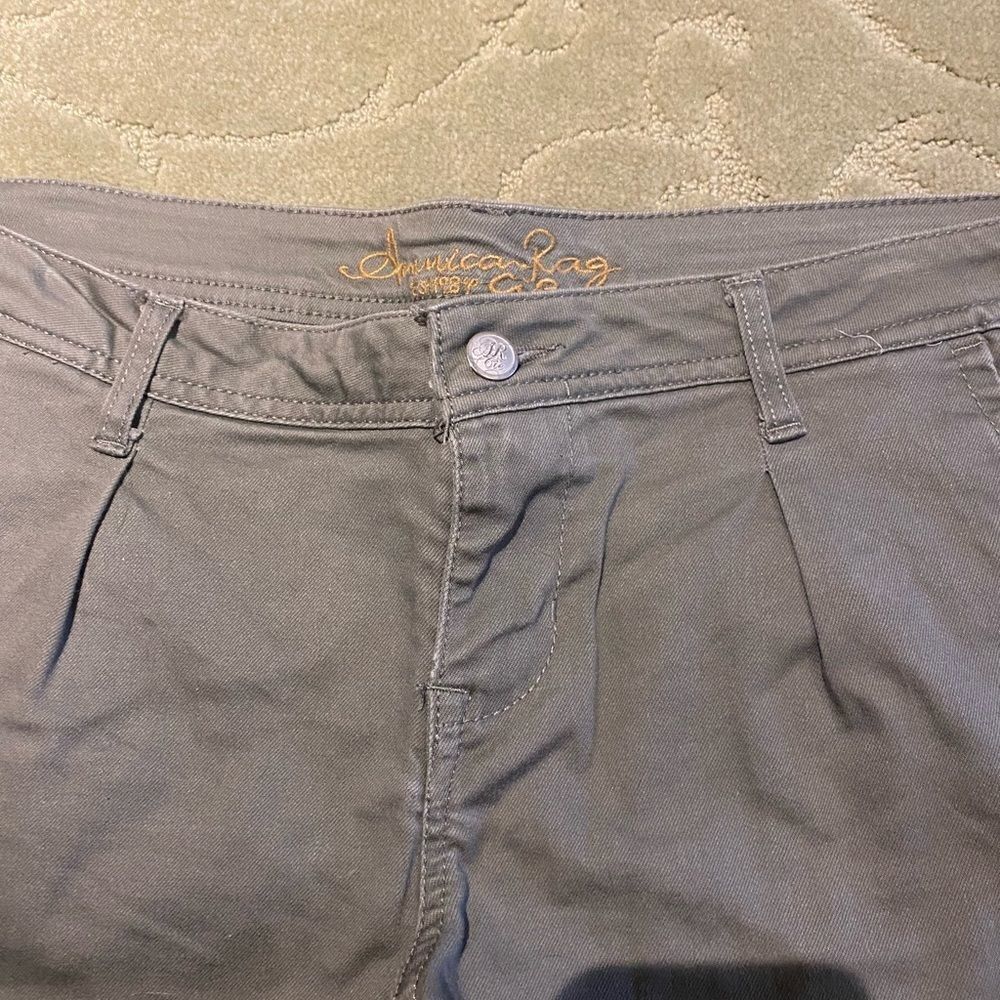 Shorts - Picture 2 of 4